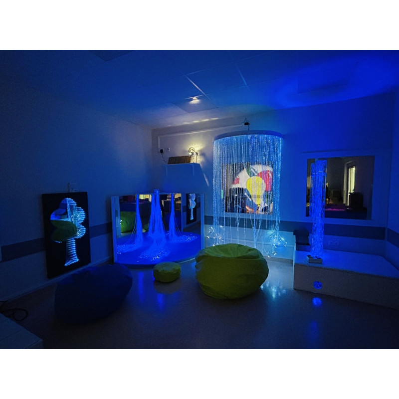 Kolumna huraganowa 15/175 + panel  w podeście tapicerowanym